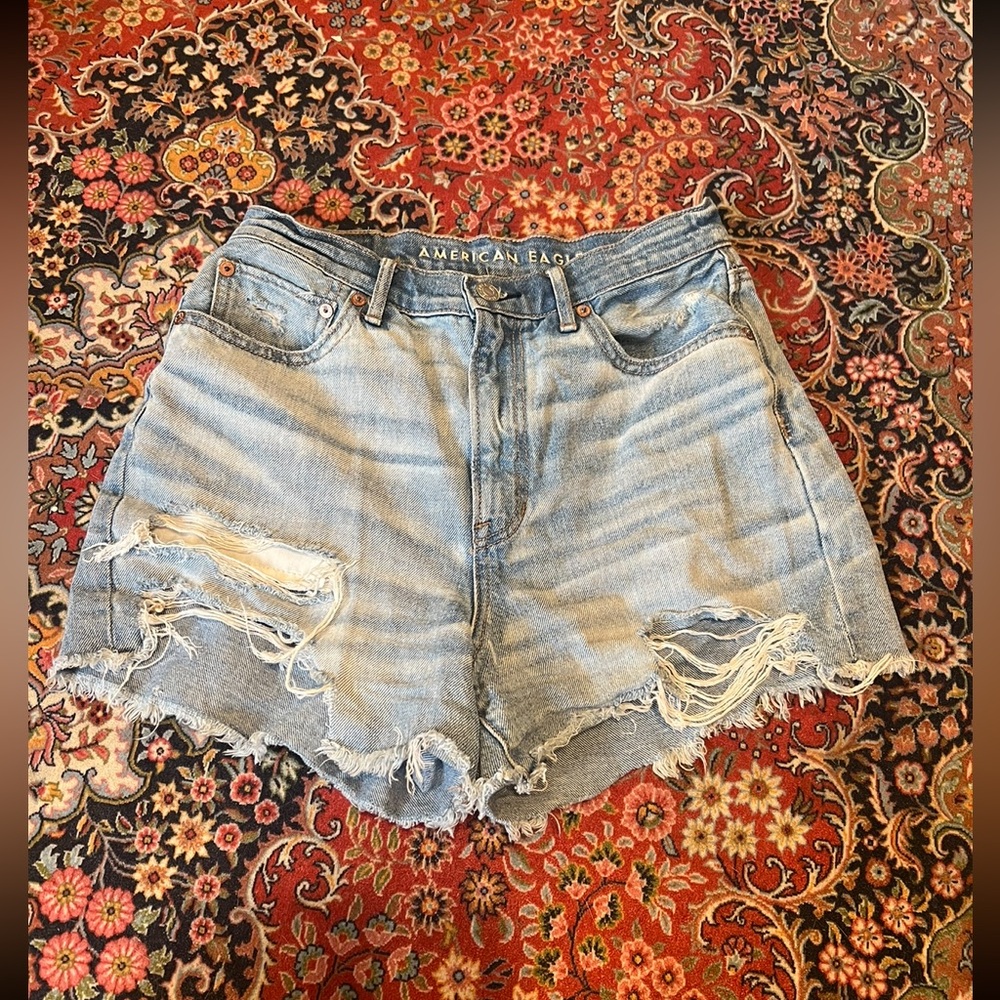 American Eagle 90’s highest rise boyfriend shorts